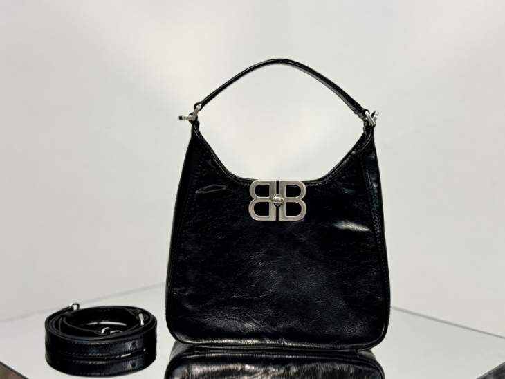 Picture of Balenciaga Handbags _SKUfw183300236fw